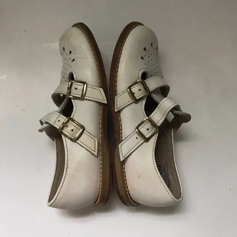 Vintage white leather Mary Jane double buckle shoes